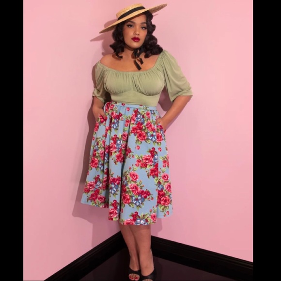 Vixen By Micheline Pitt Vacation Swing Skirt in Vintage Blue & Red Rose Print - Picture 5 of 6